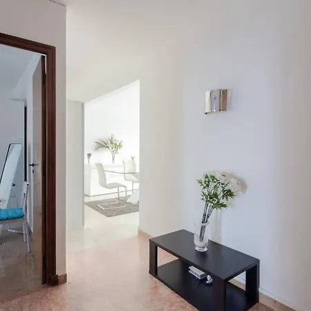 Helios Furnished Flat Apartmán